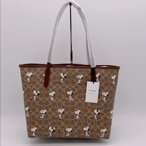 Coach X Peanuts City Tote Bag In Signature Canvas With Snoopy Print CBJ89 - Picture 2 of 13
